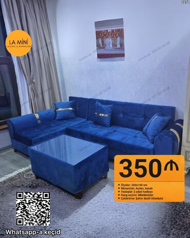 dosekler: Mavi rəngli L‑şəkilli yumşaq künc divan və puf/çay masası dəsti