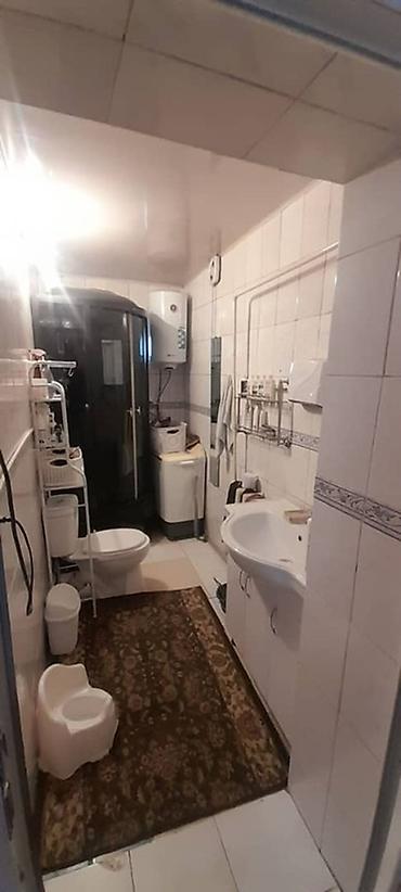 Продажа полдома: Нарын шаарынын РТС аймагынан баардык шарты менен үй сатылат! Адрес — 11