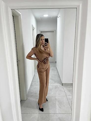 Kombinezoni: ELEGANTNI KOMBINEZON SA CVETOM | Karakteristike ženske odeće — 2