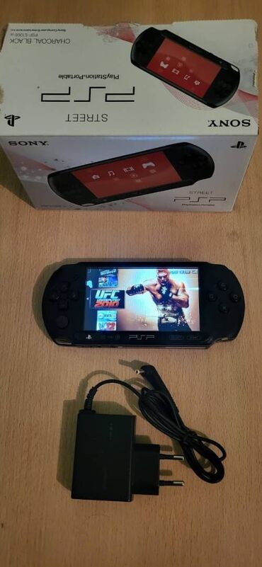 NES Classic: Psp konsol ideal veziyyetdedir, hec bir problemi yoxdur. Rengi