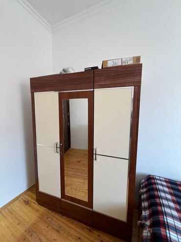 Çarpayılar: İşlənmiş, 3 qapılı Düz dolab, Dolab-asılqan