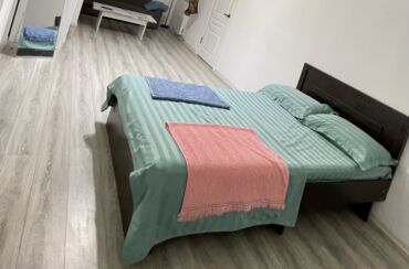 продать кровать с матрасом: Односпальная кровать, Б/у, С ящиком для хранения, длина - 190 см