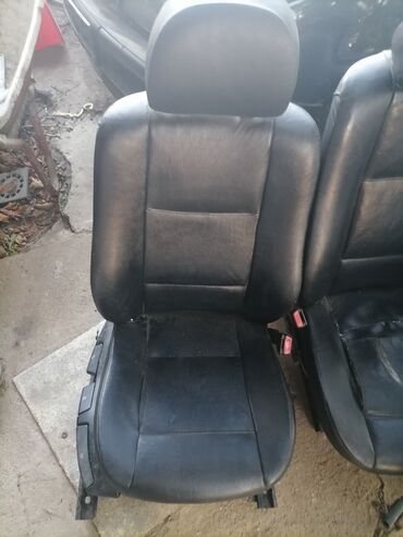 Auto delovi: Dva crna prednja auto sedišta presvučena kožom, pogodna za zamenu ili na lalafo.rs — 3 Auto delovi: Dva crna prednja auto sedišta presvučena kožom, pogodna za zamenu ili — 3
