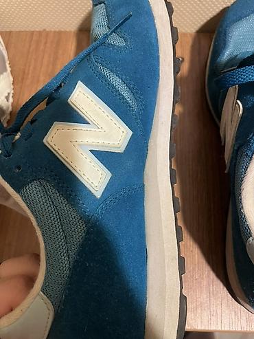 ket ayaqqabı: New Balance original — 7