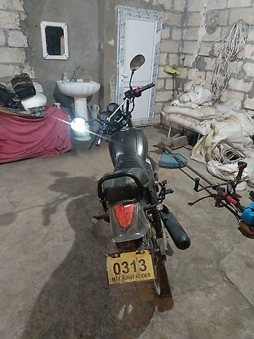 фургоны категории б: Moped/motorsiklet – şəhər daxili və qısa məsafələr üçün praktik model — 1