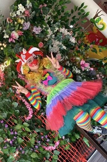 Bayram kostyumları: Uşaqlar üçün animator paltarları. Hamısı bir yerdə satılır. 4 kloun — 4