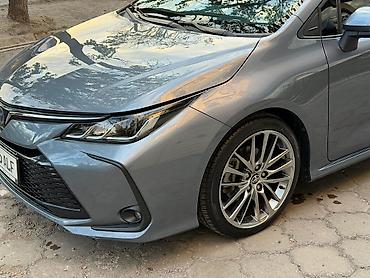мини купир: Toyota Corolla: 2023 г., 1.8 л, Автомат, Гибрид, Седан — 4