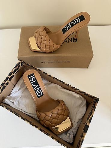deri plas: River Island qadın sandaleti - Model: açıq burunlu, kvadrat ön hissə — 2