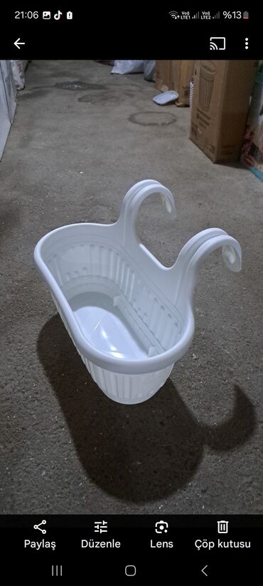 Bitkilər üçün dibçəklər: Dibcek dibcek qabi asma kvadrat balkon ag gul qabi asilan balkon — 4