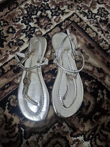 tory burch: Женские сандалии Tory Burch - Модель: плоские сандалии с перемычкой — 1