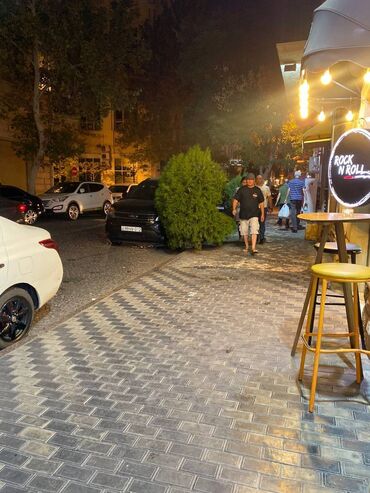 Mağazalar: İçəri şəhər metrosuna yaxın Torqovuya yaxın əşyali təmirli 1 otağlı — 8