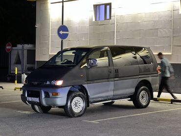 Mitsubishi: Mitsubishi Delica: 2001 г., 3 л, Автомат, Бензин, Минивэн