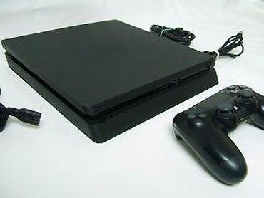 PS4 (Sony Playstation 4): U ponudi je Sony PlayStation 4.
Konzola je najnoviji SLIM model — 14
