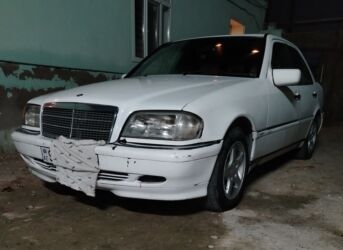 Mercedes-Benz: Mercedes-Benz 220: 2.2 l | 1995 il Sedan — 1