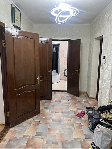 сдаю летник: Сдается 3-комнатный дом с огородом и всеми удобствами внутри. Дом — 4