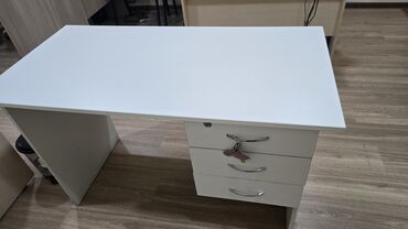 tap az ofis mebelleri: İşçi üçün, Dördbucaq masa
