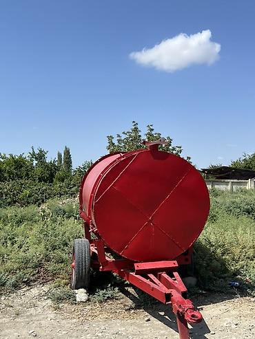 baklar və çənlər: 2,5 ton tutum həcmi var. İç hissəsi termosdur, 6,7 ay suyu təmiz — 3