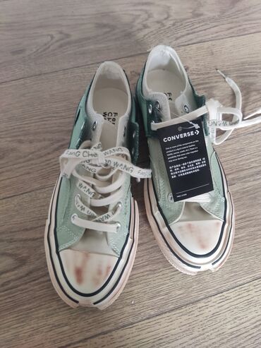 спортивный кроссовки: Кроссовки Converse в коллаборации с Feng Chen Wang, выполненные в