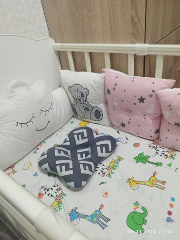 Балдардын башка кийимдери: Продаю детскую кроватку в хорошем состоянии! В комплекте идёт матрас