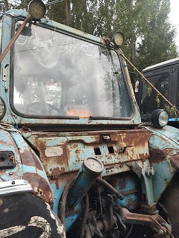 claas dominator: Трактор колесный с кабиной, голубого цвета. Основные характеристики — 5