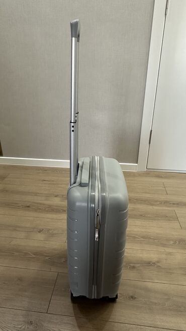 чемодан ремонт: Чемодан 
( малыш ) 
цвет серый