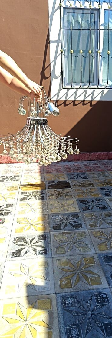 Mücrülər: Çılçıraq, 10 və daha çox lampa, Xrustal