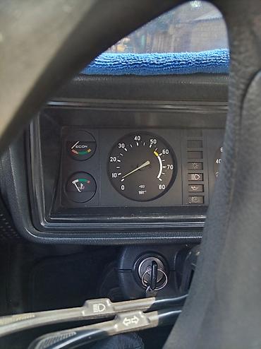 VAZ (LADA): VAZ 2107 sedan - Kuzov: ağ rəng, klassik 4 qapılı sedan gövdə - Nömrə — 23