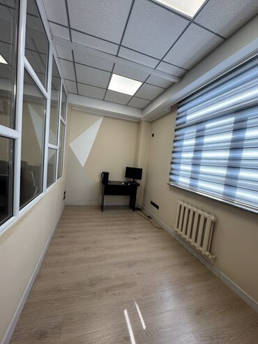 Офисы: Сдаю Офис, 170 м², В бизнес центре, С отдельным входом, 1 линия, С оборудованием — 4