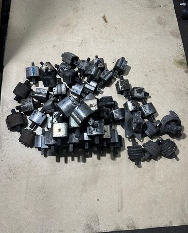 Подушки коробки передач: Подушка коробки передач Mercedes-Benz 2000 г., Б/у, Оригинал, Германия — 3