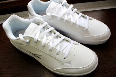 платье классика: Женские белые кроссовки обувь для активного образа жизни фирмы Reebok