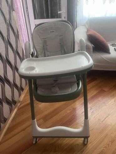 Gəzinti arabaları: Aygün☀️Kidilo yemek masasi tecili satilir 85 azn 2 3 defe usaq oturub