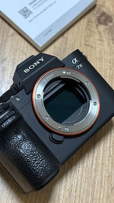 реми: Продаю Sony Alfa A7 3 новый Комплект : ремень, батарейка своя, — 10