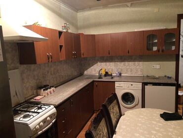 Uzunmüddətli kirayə mənzillər: Bayılda 163 nömrəli məktəbin yanında,4/2-si təmirli,2 otaqlı, Əşyaları — 3