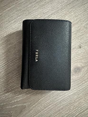 Мини-кошелёк Furla из текстурированной кожи (saffiano), цвет — чёрный