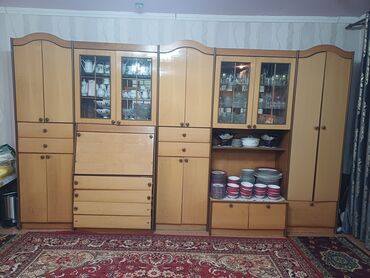 круглый деревянный стол: Гарнитур для зала, Б/у, Шкаф, Дерево, Самовывоз
