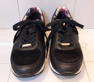 Προσωπικά αντικείμενα: Παπούτσια γυναικεία Ted Baker μαύρα - Νο.37

Σε άριστη κατάσταση