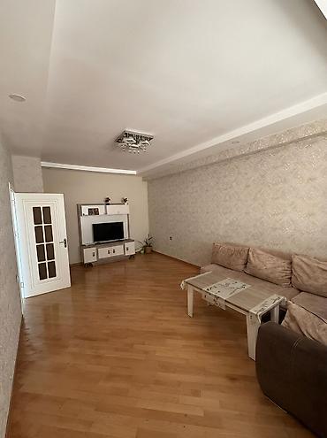 şamaxinka: 🏡 Salam, Mənzil Şamaxinkada Alibaba restoranından aşağı düşəndə Sağda — 1