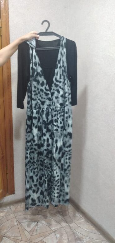 Toy paltarları və aksesuarları: Kapuşonlu paltar 54 razmer. 9 azn. wap: 0506794049