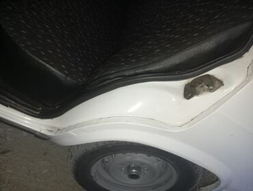VAZ (LADA): Avtomobil: VAZ 2107 (klassik “Jiquli”) Kuzov: sedan, ağ rəng Qapılar — 14