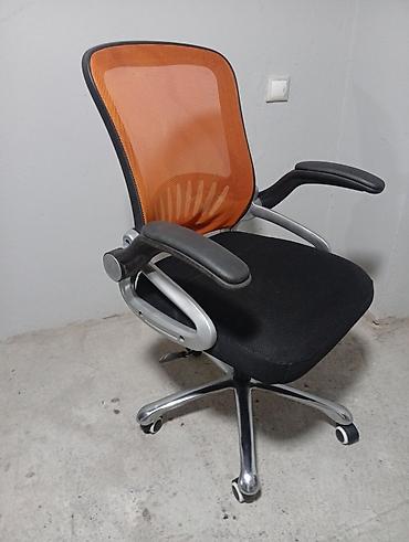 game kreslo: Ofis kreslosü;Qara rənğdə,mexanizmiamartizatorü işlək,təkərləri — 4