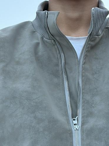 Бомберы: Мужская куртка-бомбер, серо-грязевый оттенок. - Материал: гладкий — 6