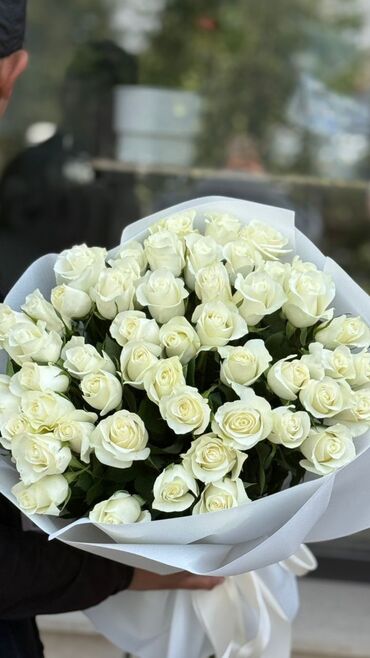 Декоративные цветы: Розы 70-75 СМ!
Цена: 75 сом!!!
От 50 шт!!!
Звонки!!!!!