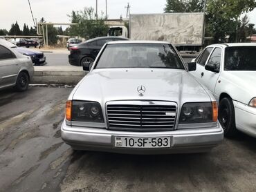 флагшток на мерседес w140 купить: Gümüşü rəngdə Mercedes-Benz avtomobili. Avtomobil klassik dizaynı ilə