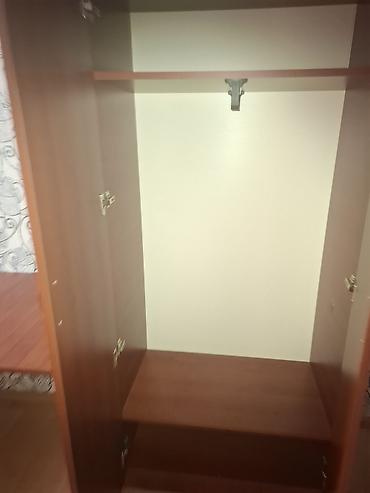 ayaqqabi refi: İkiqapılı paltar dolabı - Material: laminat/taxta kompozit, qoz ağacı — 2