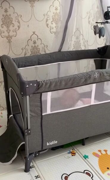 навесные игрушки на кроватку: Детская кроватка-манеж Kidilo с балдахином и мобильным Особенности: -
