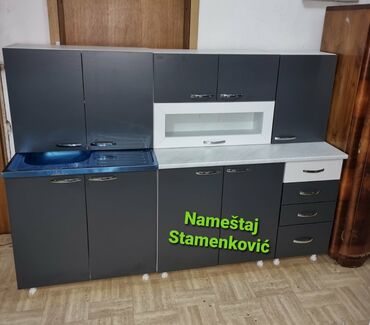 Kuhinjski nameštaj: Kuhinja je od iverice dužine 2m gornji i donji delovi sa prohromskim — 6