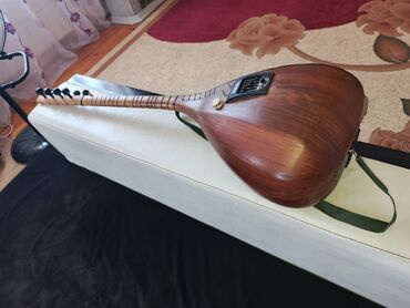Musiqi alətləri: Çox hörmətli sazbənd Rizvan ustanın əlindən çıxıb. Mükəmməl səsi və
