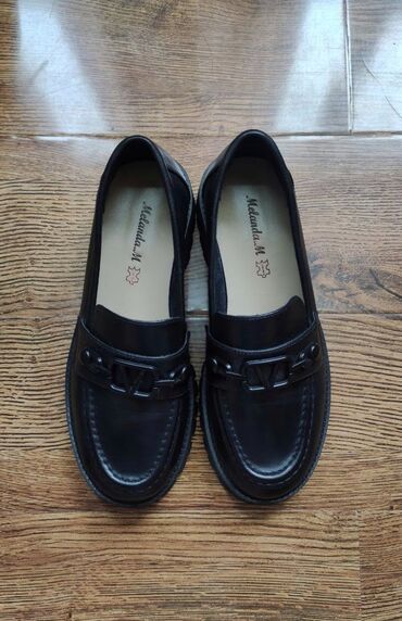 продам женскую обувь: Продаю женские лоферы. Носились один раз, не подошли по размеру