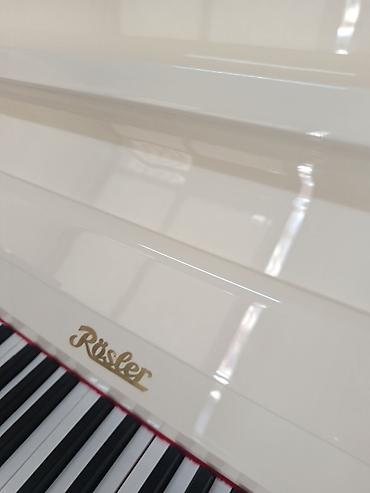 gitara klasik: Rösler vertikal piano – parlaq ağ rəngdə, klassik dizayn — 3