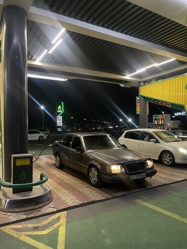 панель на спринтер: Mercedes-Benz W124: 1993 г., 2.2 л, Механика, Бензин, Седан